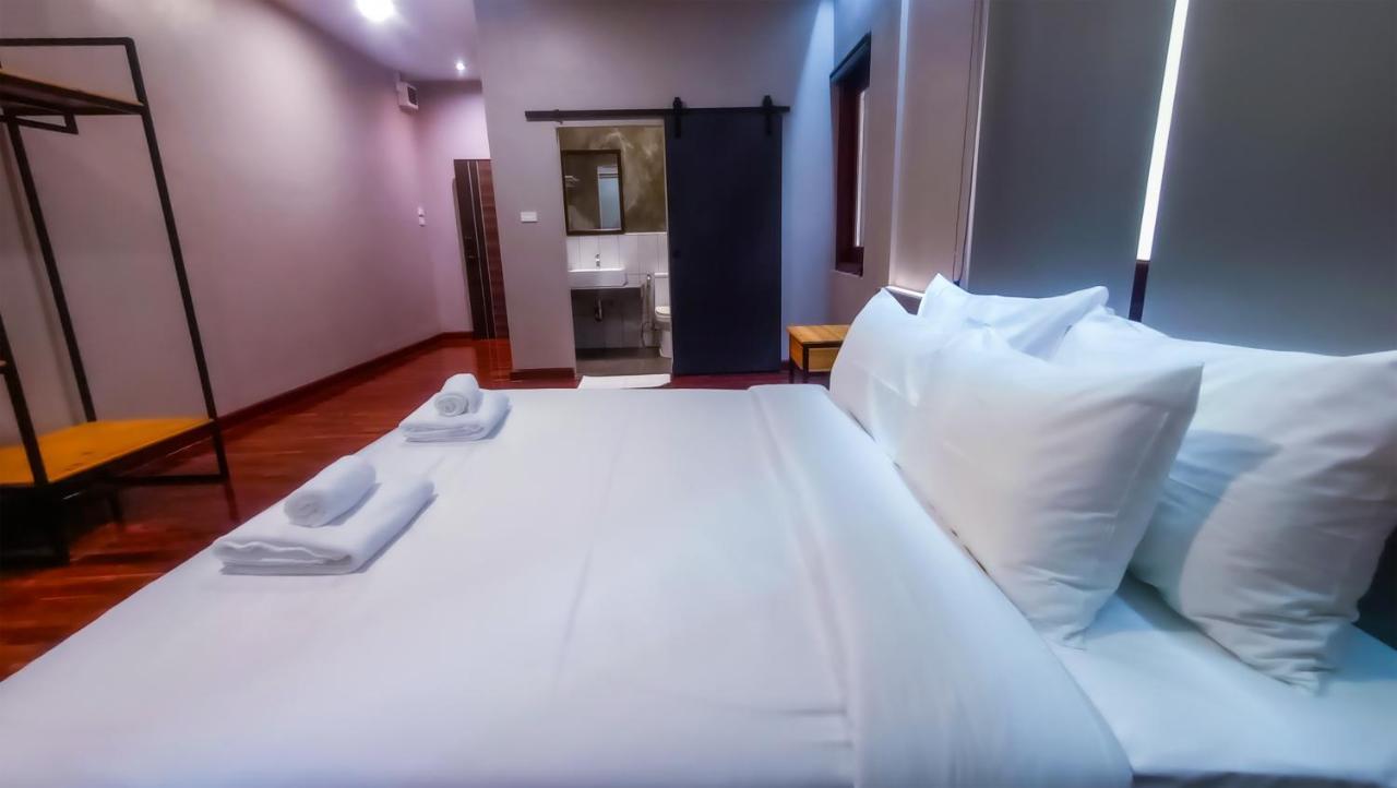 The Riva Vientiane Hotel Esterno foto