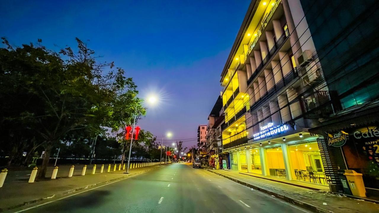 The Riva Vientiane Hotel Esterno foto
